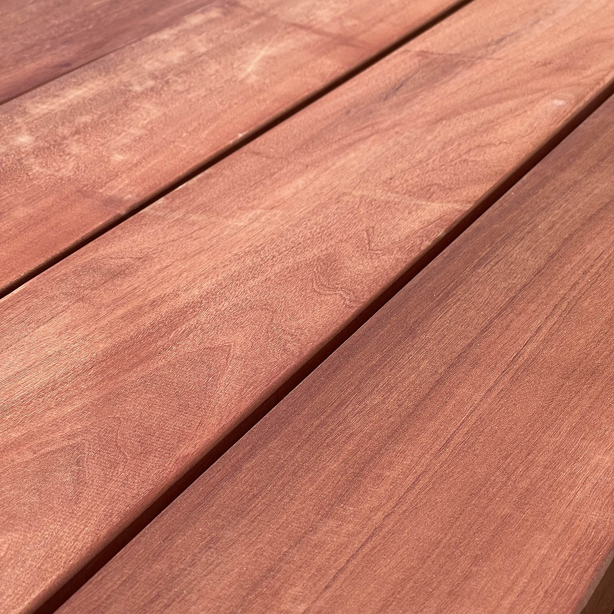 south-pacific-redwood-manilkara-54x6-deck-boards-1-1200 close up of south pacific redwood manilkara